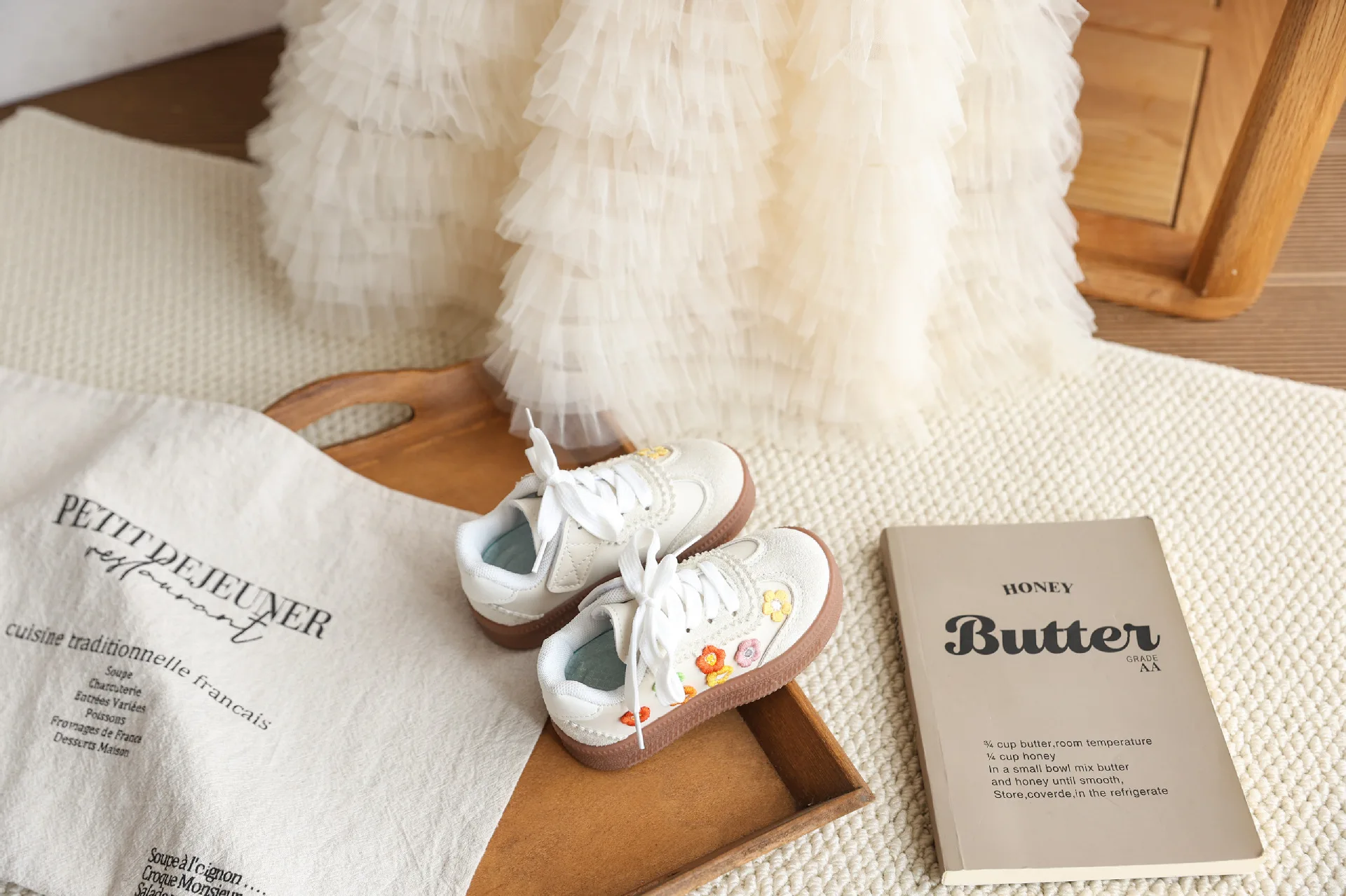 2026 Flache Schuhe für Mädchen, Frühling-Herbst Mode, Applikationen, Atmungsaktiv, Bestickte Blumen, Schnürsenkel, Lässige Komfort-Sneaker – Detail 13