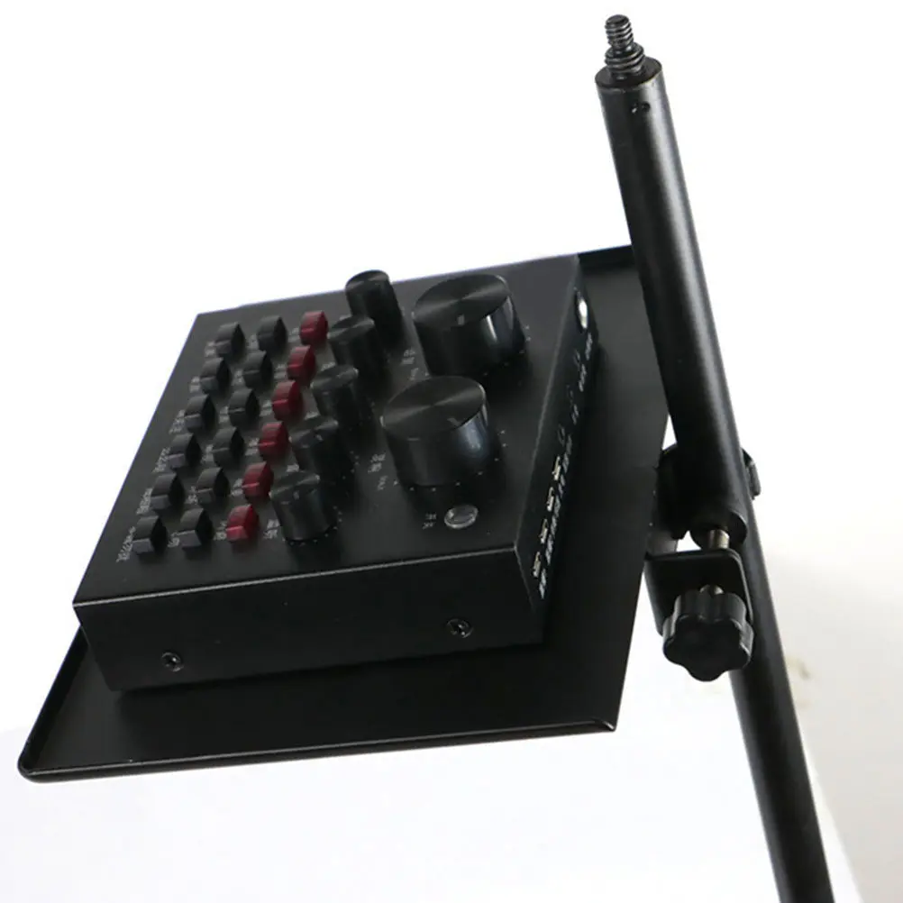 Support de microphone avec plateau de fixation en plastique et métal pour un montage stable et un rangement optimisé lors de la diffusion en direct
