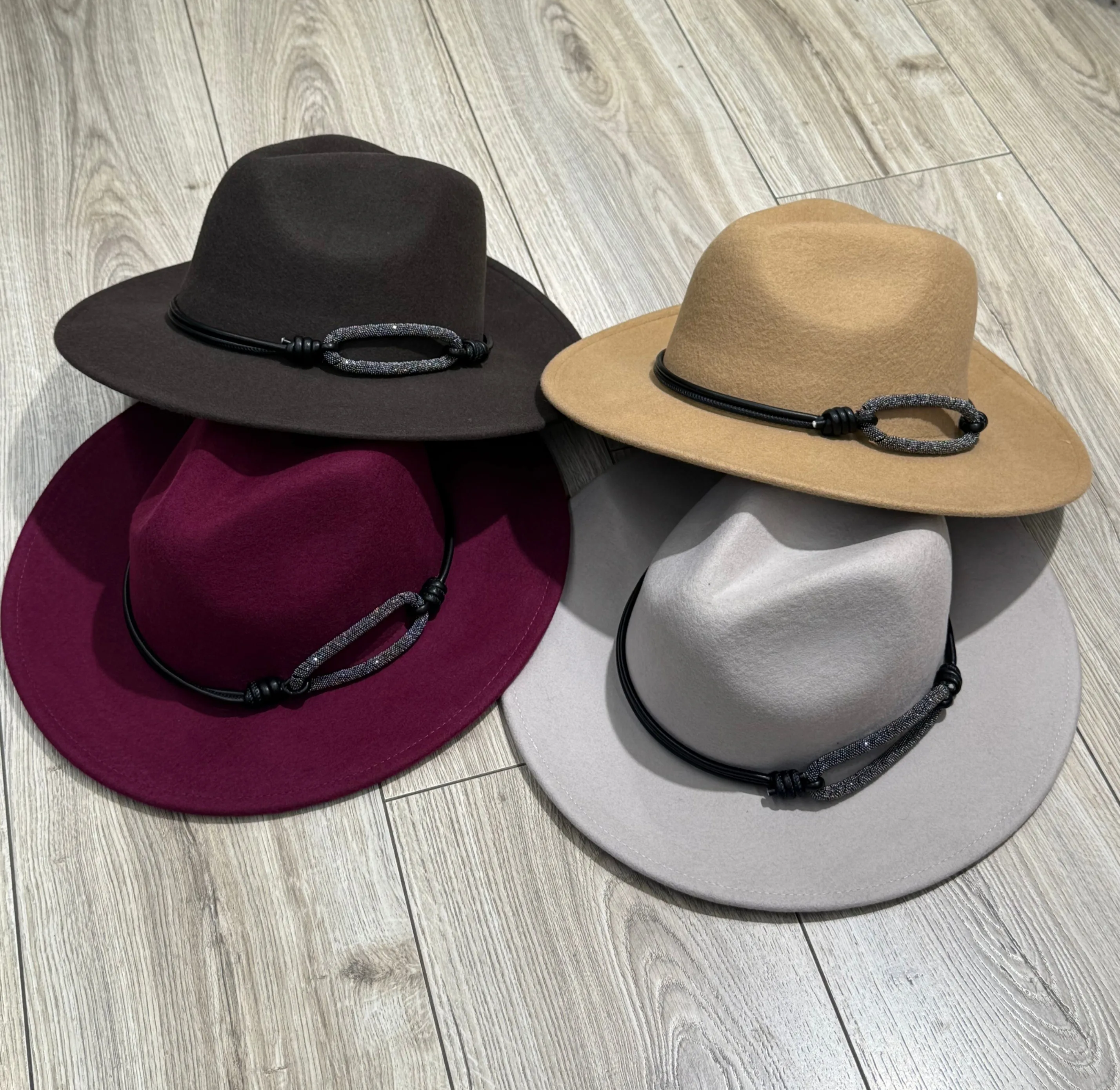 New Autumn/Winter Fashion High-Quality Chain Wool Hat, Four Colors, One Size Fits All.