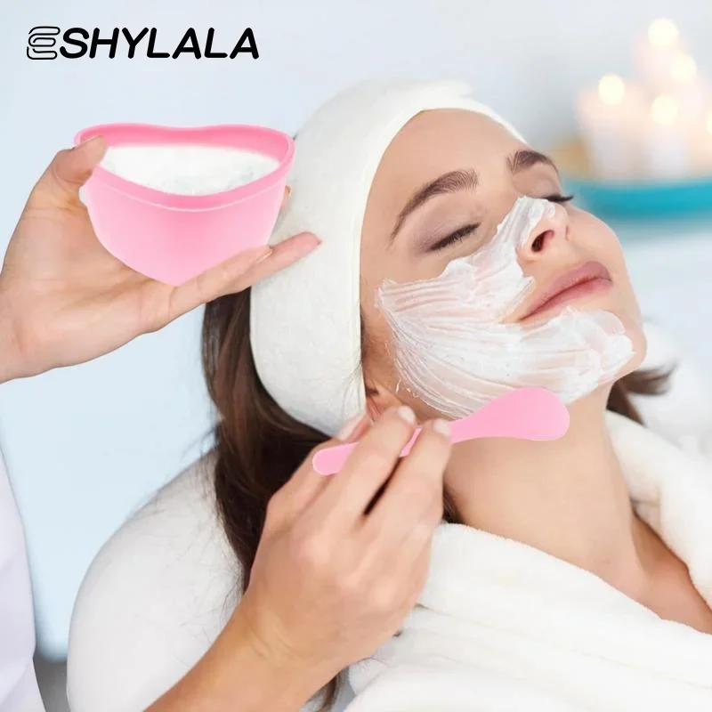 Ciotola per miscelazione maschera facciale a forma di cuore da 6/12 pezzi con raschietto in plastica strumento per la cura della pelle fai da te, adatto per famiglia e salone