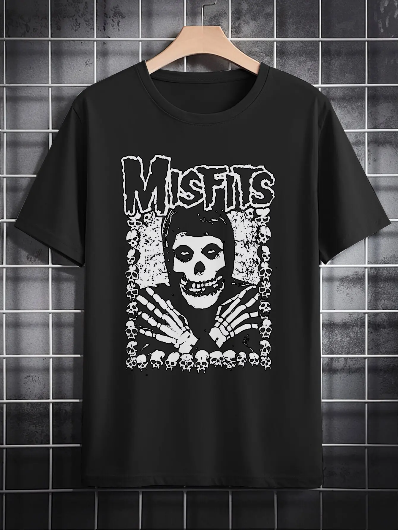 

Men's Retro Misfits Graphic T-Shirt Short Sleeve Tee with Skull Text Design Street Style Casual Shirt Perfect Gift for Him