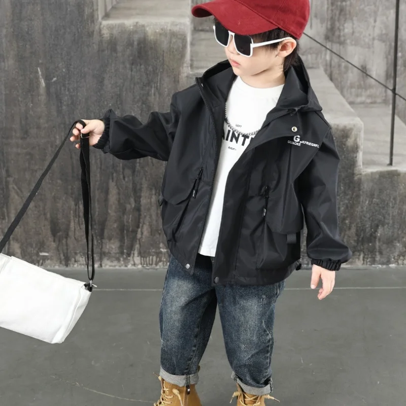 Abbigliamento per bambini Cappotti giacca a vento 2025 Primavera Autunno Nuovi ragazzi Trench per bambini Capispalla con cappuccio antivento 1-15 anni