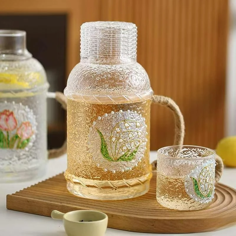 

Glass Pitcher with Lid Easy Clean Heat Resistance Borosilicate Glass Jug for Restaurant Cold Water Ice Tea and Juice Beverage