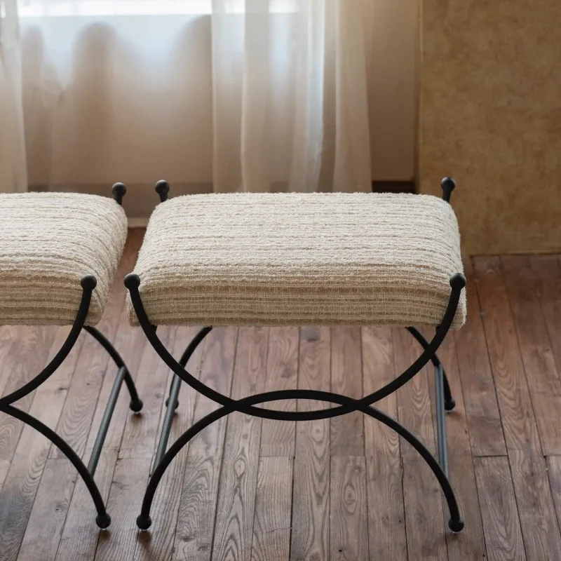 

Французская винтажная металлическая скамья для обуви с обивкой, минималистичная подставка для ног и табурет для макияжа для элегантных интерьеров, пуфик для хранения Muebles