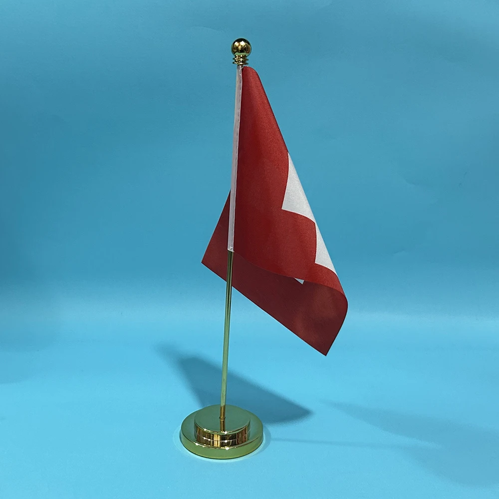 السماء العلم مكتب عمل علم العلم السويسري 14x21 سنتيمتر البوليستر الجدول العلم سويسرا الوطنية راية مكتب الحلي الأعلام