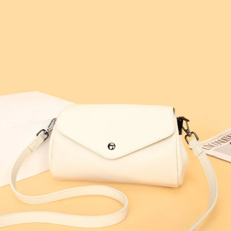 

Luxury High-End Minimalist Vintage Leather Crossbody Bag For Women With Large Capacity And Stylish Letter Logo Design