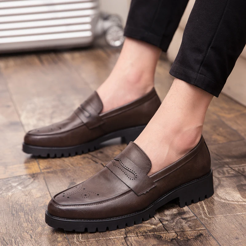 

Size 38-47 Classic Men Loafers Men Casual Thick-soled Anti-slip Comfortable Fashionable Pointed-toe Brock Shoes Black Brown