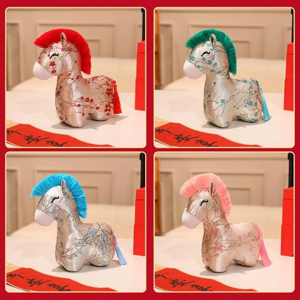 Porte-clés cheval en peluche pour nouvel an, broderie de fleurs, poupée cheval de Style chinois, pendentif, ornements, poupées de mascotte de dessin animé