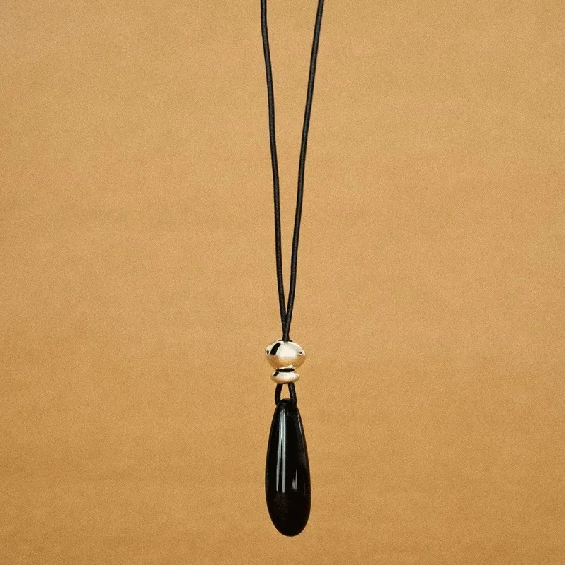 

New Black Agate Pendant Necklace Female Collarbone Chain Niche Light Luxury High-end Versatile Simple Design Necklace
