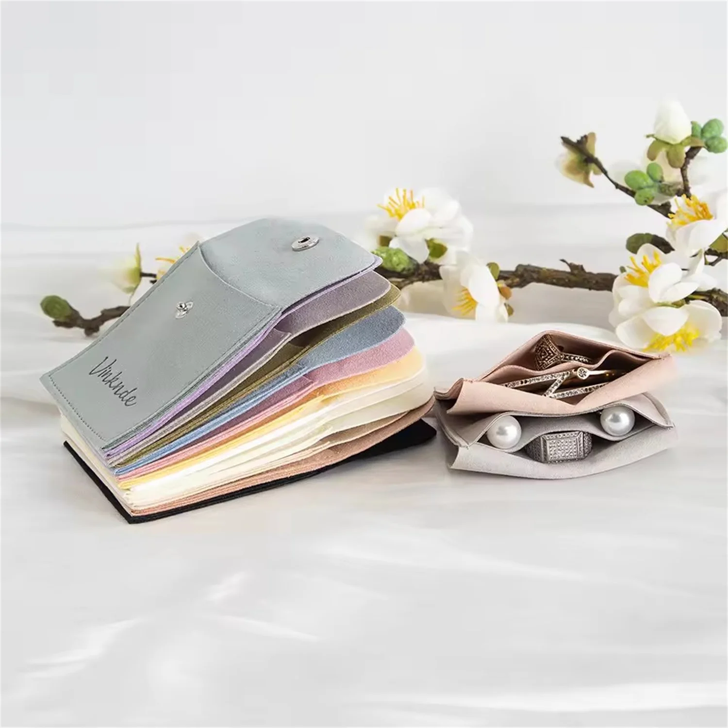 Pochettes à bijoux de luxe en daim microfibre, Logo personnalisé en vrac 7x7cm, avec compartiment à boutons à rabat, pochettes pour bagues, boucles d'oreilles et colliers