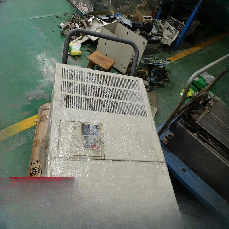 

CIMR-G7A2055 Yaskawa inverter G7 220V 55KW,