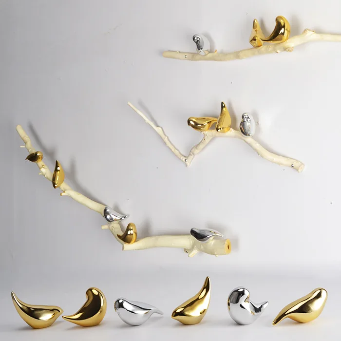 Kreatywna, trójwymiarowa dekoracja do domu, naklejka, zawieszka ścienna, abstrakcyjna dekoracja z motywem ptaka, tło za sofą.