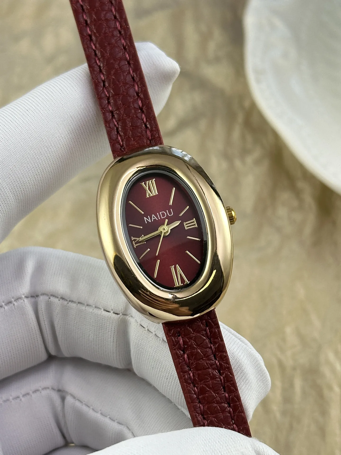 Women Vintage Oval Leather Strap Watch Roman Numeral Dial Minimal Retro Dress Quartz Wristwatch
