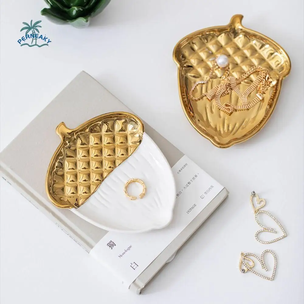 

Nordic Style Ceramic Pine Cone Shaped Tray Exquisite Creative Fruit Tray Portable Multi-Function Jewelry Display Plate Pastry
