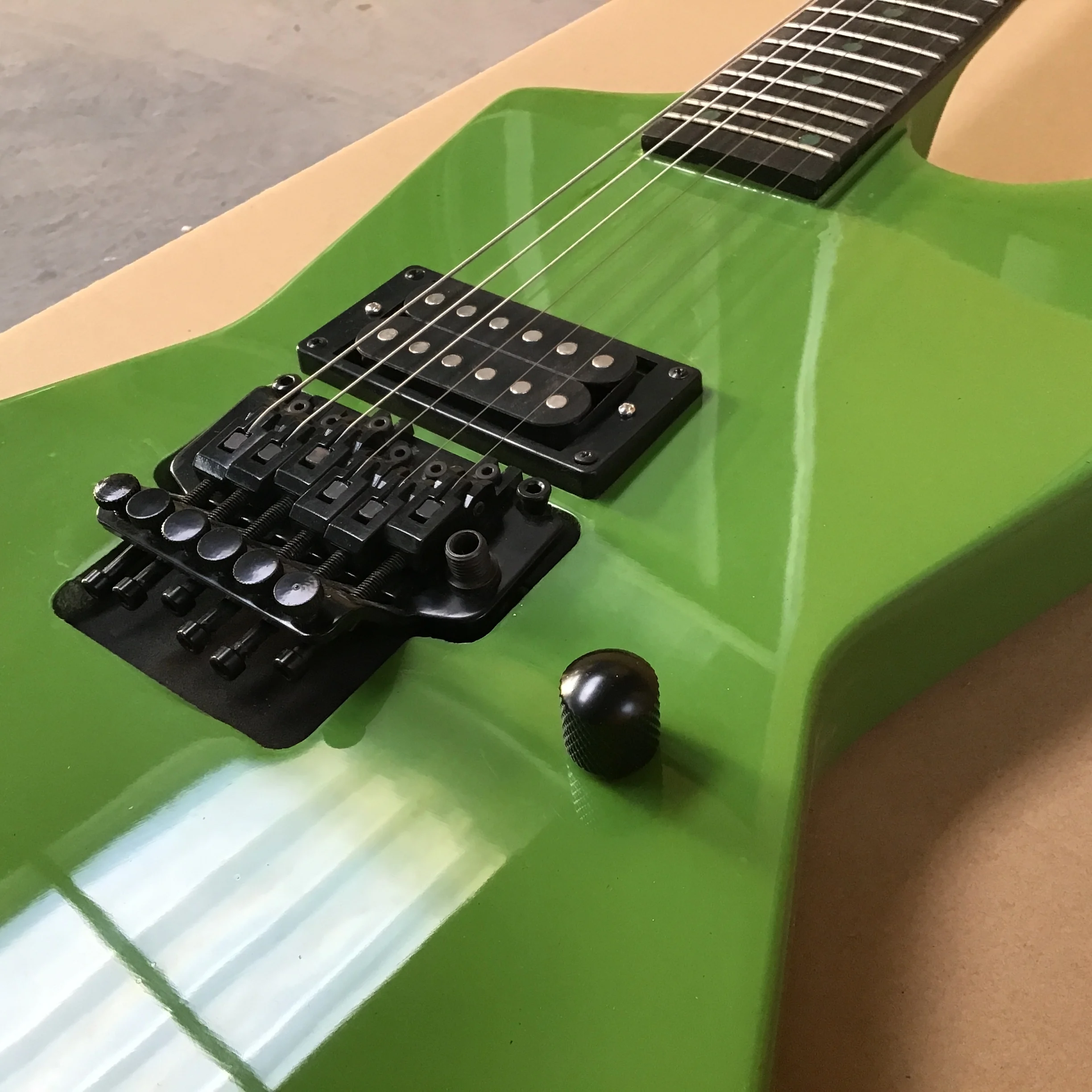 Customizable 6-String Electric Guitar with Fixed Bridge,Black Hardware,Green,22F