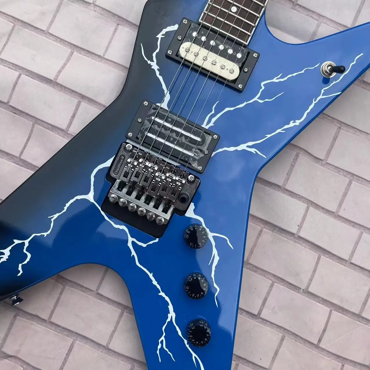 In stock, 6-chord shaped electric guitar, lightning blue body, with real shipping pictures. Order and ship immediately