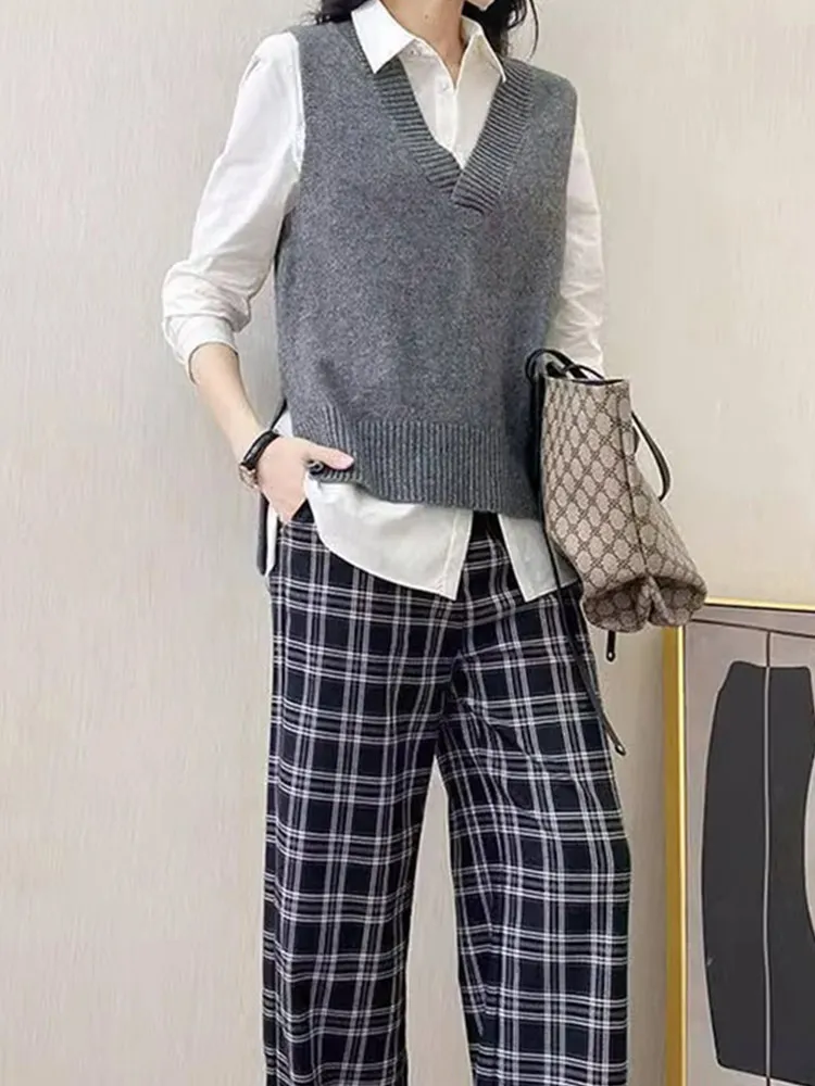 편안한 니트 V 넥 민소매 조끼 캐주얼 루즈핏 솔리드 컬러 스타일 연령을 초월하는 세련된 레이어링 탑