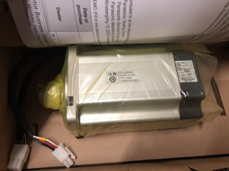 

Новый с оригинальным Φ MHMD082P1U MCDDT3520 750 Вт серводвигатель переменного тока с приводом и кабельным набором