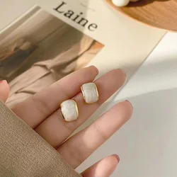 Exquisite Geometry Arc C Shaped Stud Earrings for Women Simple White Color Enamel Glaze Curved Ear Jewelry Friend Christmas Gift