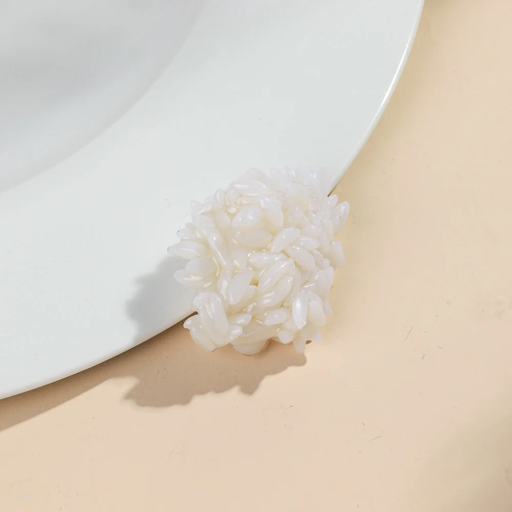 Novo engraçado bonito comida arroz resina broches para mulheres branco sushi acrílico lapela pinos crachá broche jóias roupas acessórios presentes