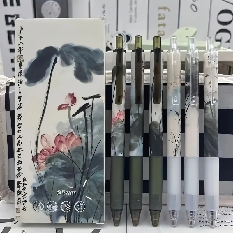 

Pack of 6, Random Styles, Lotus Pattern Gel Pens, Chinese Ink Painting Style Ballpoint Pens, Fine Writing Tools, Office Supplies, Back-To-School Items, Black Ink, 0.5mm Nib, Smooth Writing, Suitable for School, Office, Home, Perfect Holiday Gift Home Offi