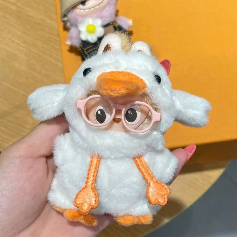 إكسسوارات الملابس لـ Labubu Mini Labubu 4.0 The Monsters Pin لسلسلة الحب مجموعة البطة القطيفة الملابس لـ