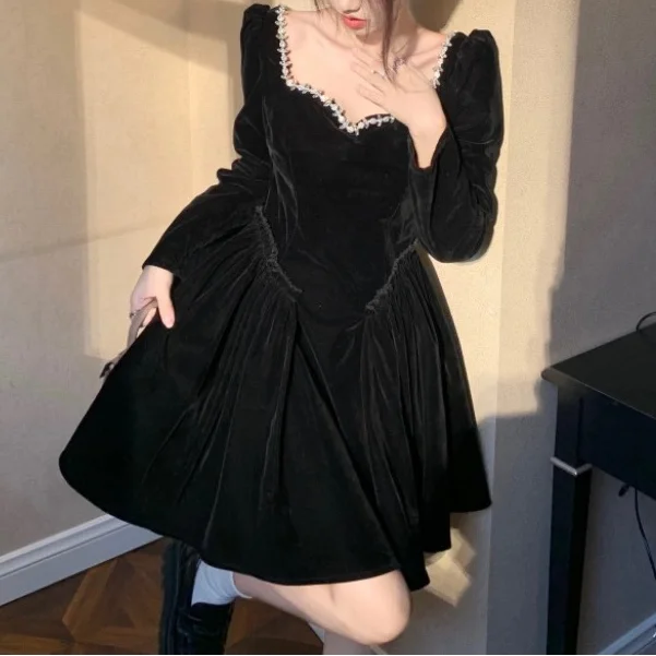 

Elegant Fashionable Velvet Women's Dress French-Style Autumn Solid Heart-Shaped Neckline Short Dress New Year Parties aWeddings