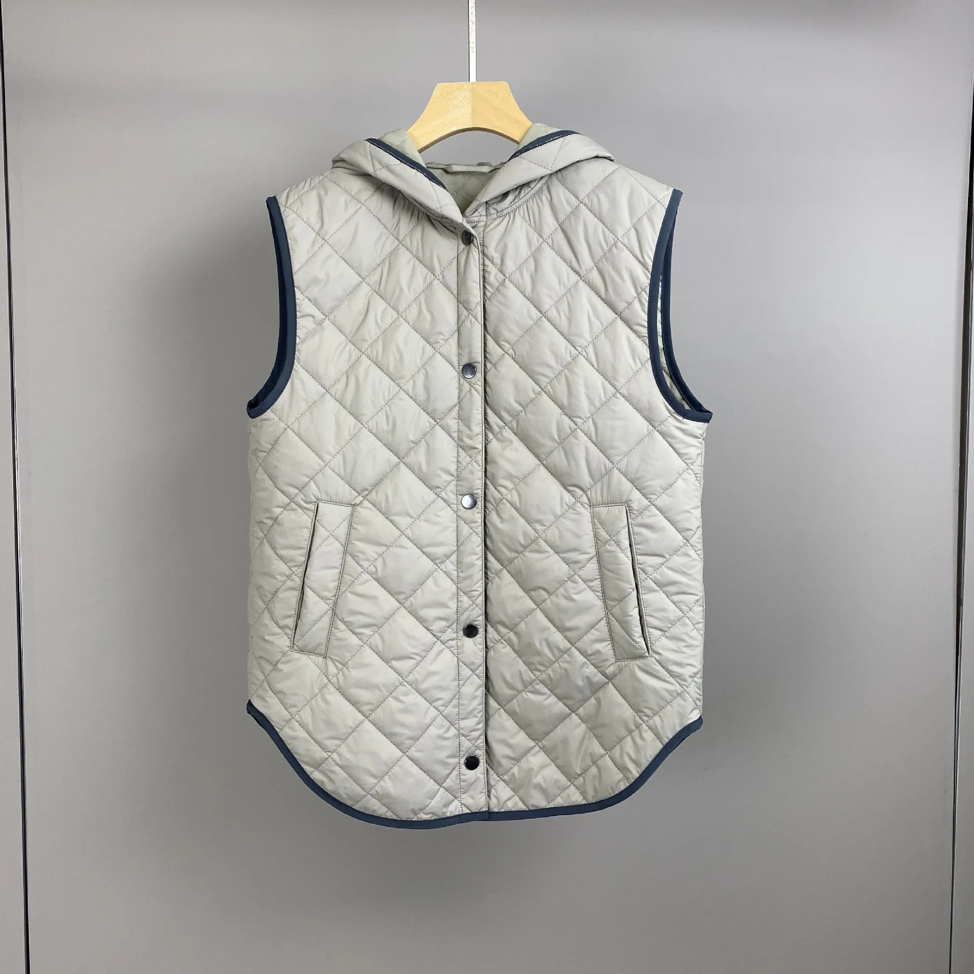 

Women's 2025 Autumn and Winter New Stitching Chain Color Contrast Hooded Fashion Casual All-match Vest