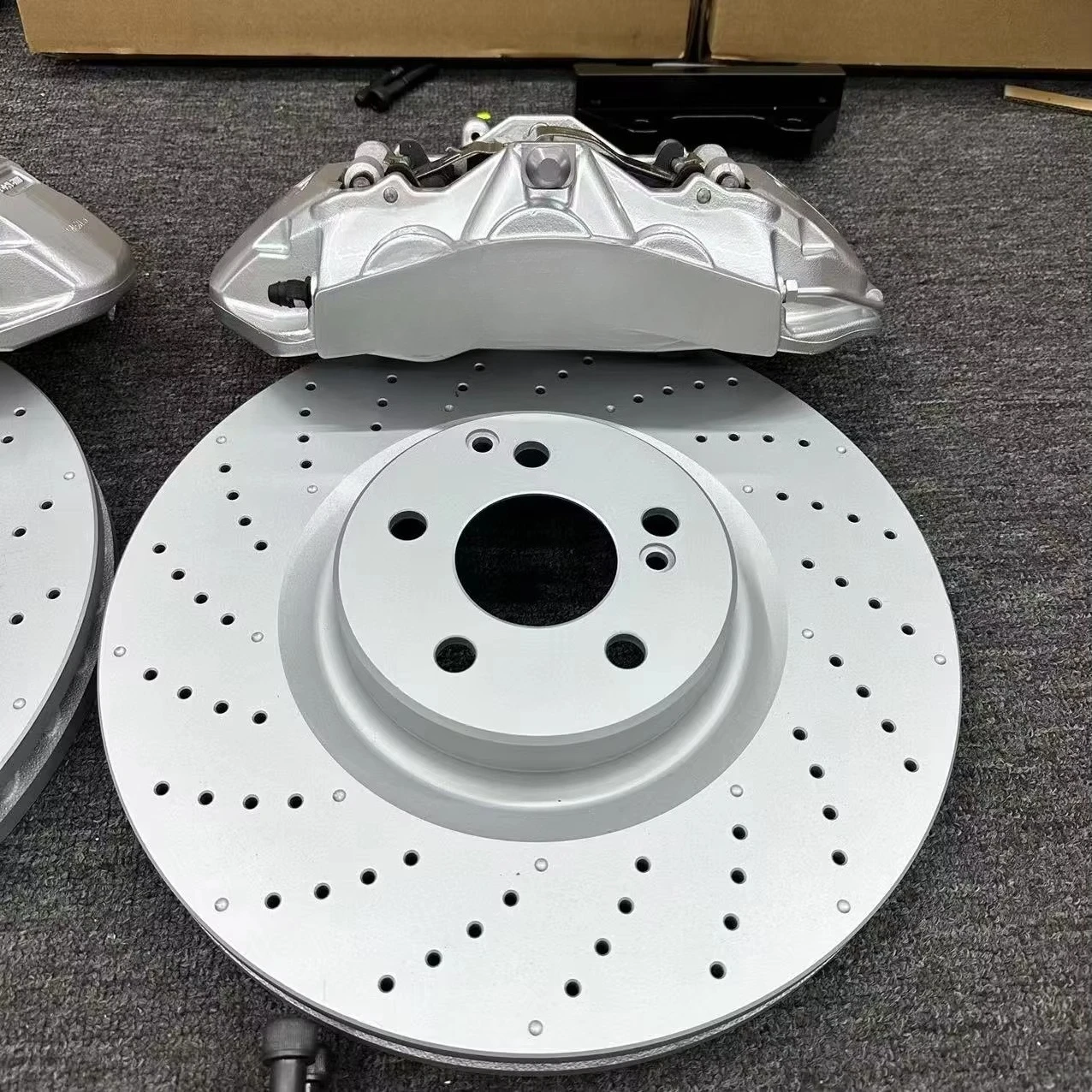 طقم فرامل كبيرة معدلة 360 مم طقم فرامل نظام الفرامل MHL204054AJ003282 لـ M-Bz