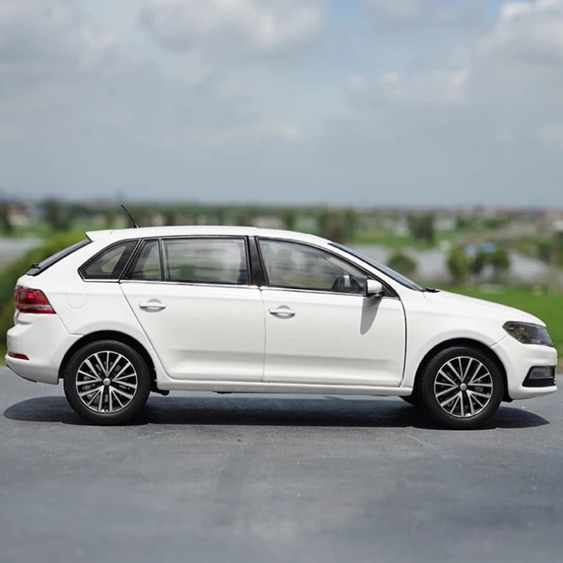 

Diecast 1:18 Scale Gran Santana Car Alloy Simulation Vehicle Model Adult Boy Hobby Collection Decoration Gift Toys Display