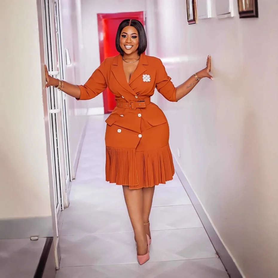 

Plus Size Women's Caramel Color Double-breasted Blazer Collar Pleated Skirt with Flower Brooch Belt Office Lady Dress Casual Y2k