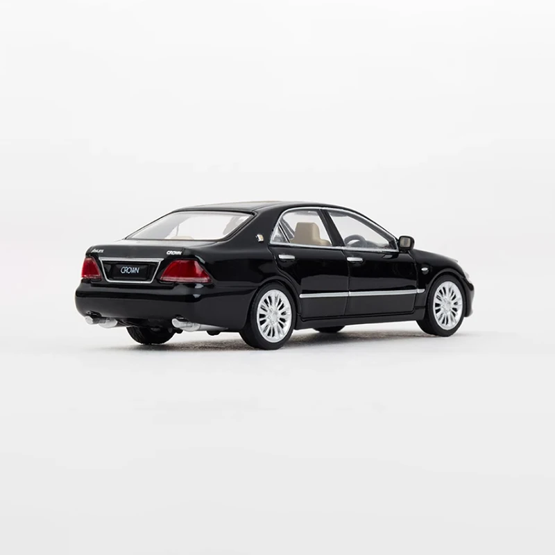 Diecast 1:64 Scale 2007 Crown 12 Generation Alloy Car Model Finished Product Simulation Toy Collection Gift Static Model Display