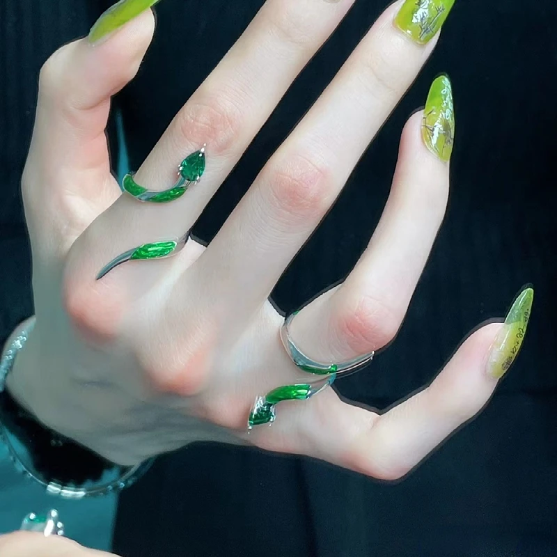 Exquisite Green Snake Ring Women\'s Personality Fashion Temperament Open Ring Winding Snake Water Drop Ring Gift