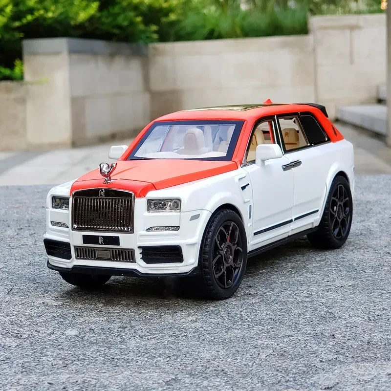 1:24 Rolls Royce SUV Cullinan Masory Alloy Luxy Car Model Diecasts Metal Pull Back Car Simulation Sound Light Kids Gift Toy