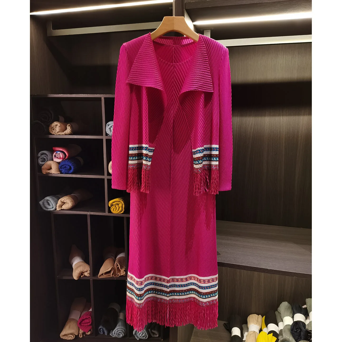Miyake High-end Sense Fashion Elegant Dragon Scale Pleated Two-piece Set Loose Long-sleeved Coat + Vest Solid Color Dress Sets
