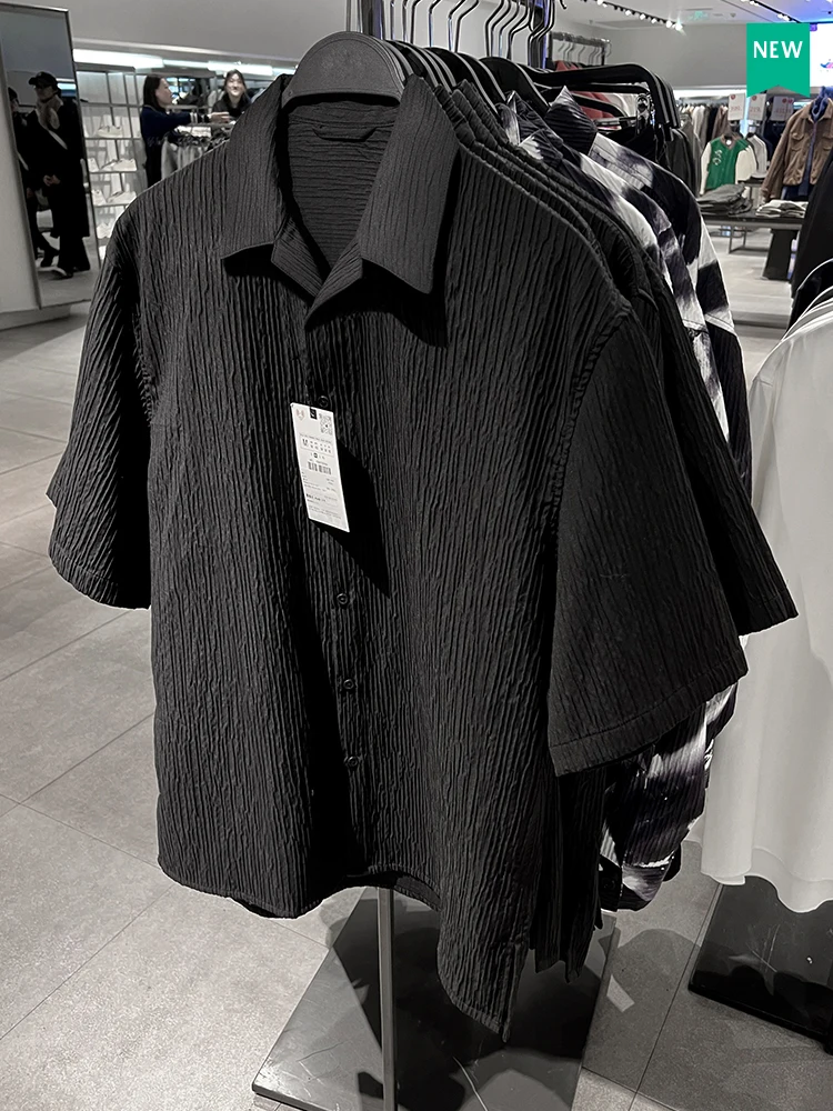 

Новая летняя мужская повседневная свободная рубашка с плиссировкой в американском стиле, с коротким рукавом, отложным воротником, молодежная, популярная, из полиэфирного волокна