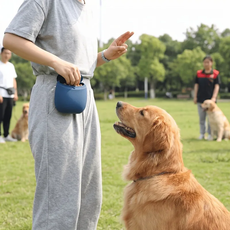 1Pc Portable Silicone Puppy Snack Storage Bag, Magnetic Closure Dog Training Treat Pouch With Durable Clip For Walking Training - view 2