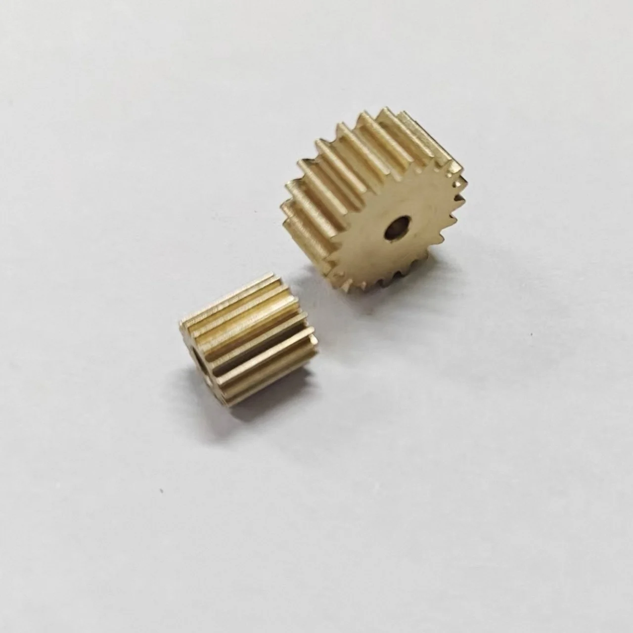 3.98mm/5.02mm M0.75 Copper Gear 11/24 Teeth Small Smart Home Transmission Spur Gear for Precision Machines Low-Noise