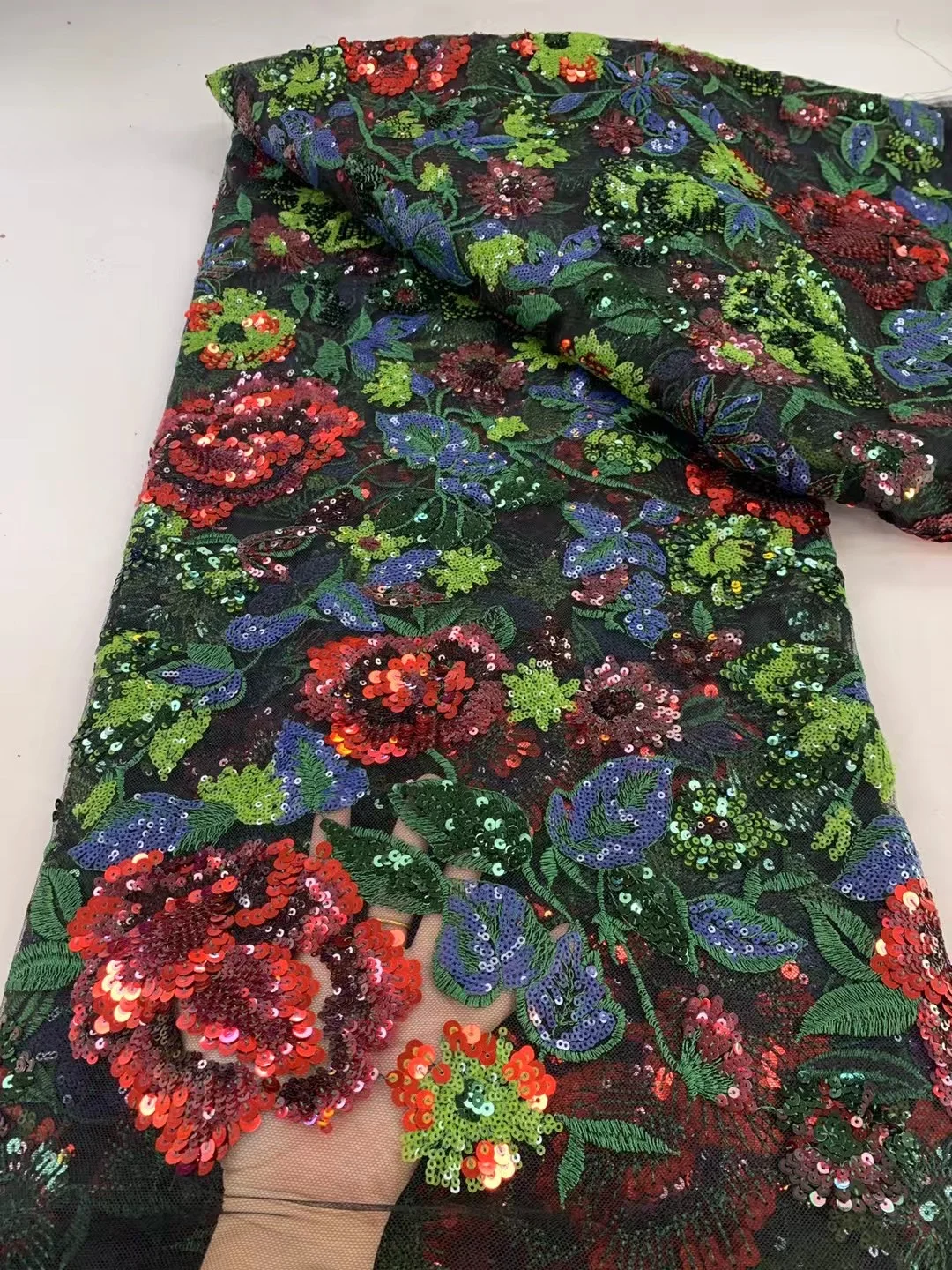 Tessuto di pizzo netto con paillettes di lusso nigeriano 2025 Tessuto di pizzo africano di tulle di alta qualità francese per le donne Abito per party di matrimonio cucito