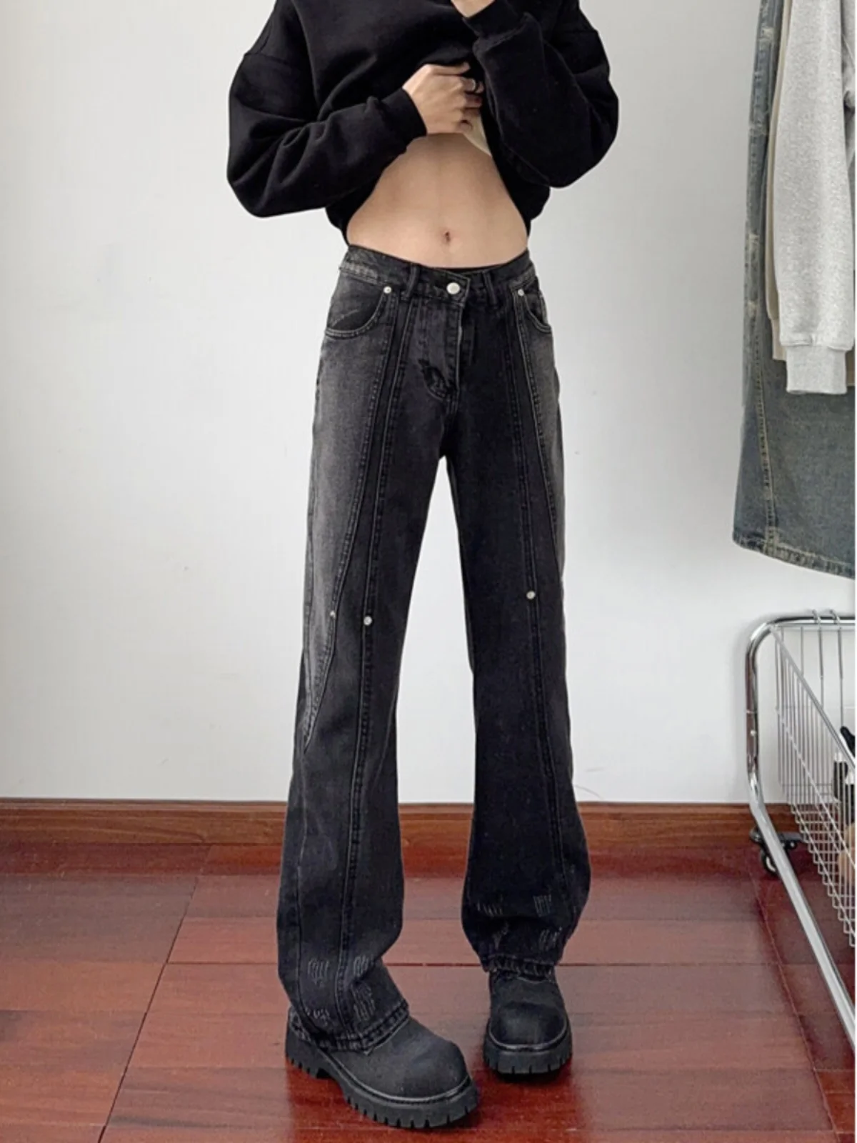 

Black Gradient Men's Jeans Winter Rivet Splicing Design Straight Leg American High Street Vibe Flared Pants Youth Trend