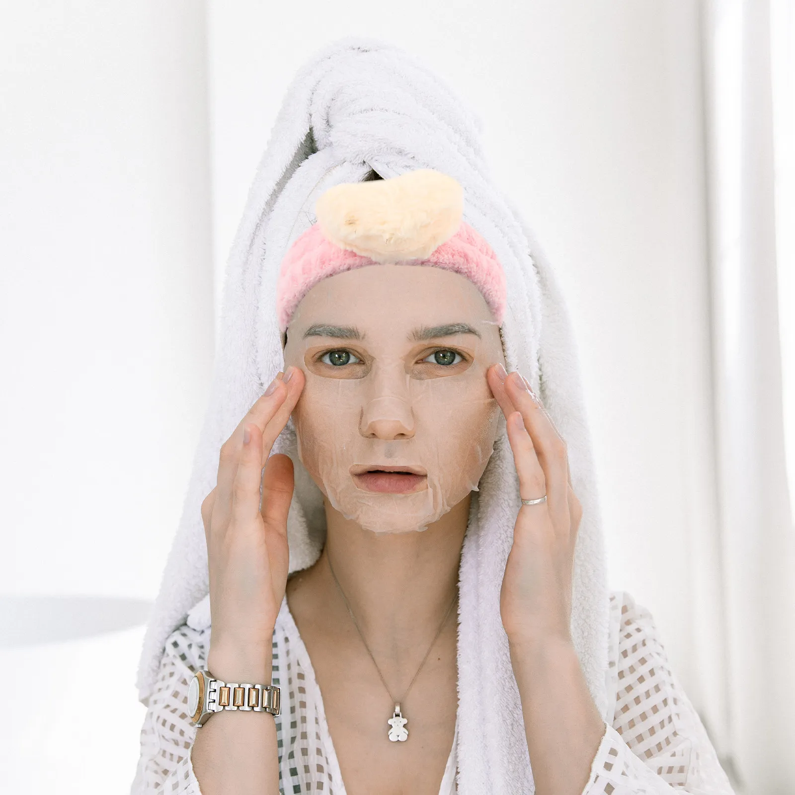 

2Pcs Soft Coral Fleece Elastic Headband with Heart Decoration Breathable Comfortable Hair Band for Washing Face Makeup Shower