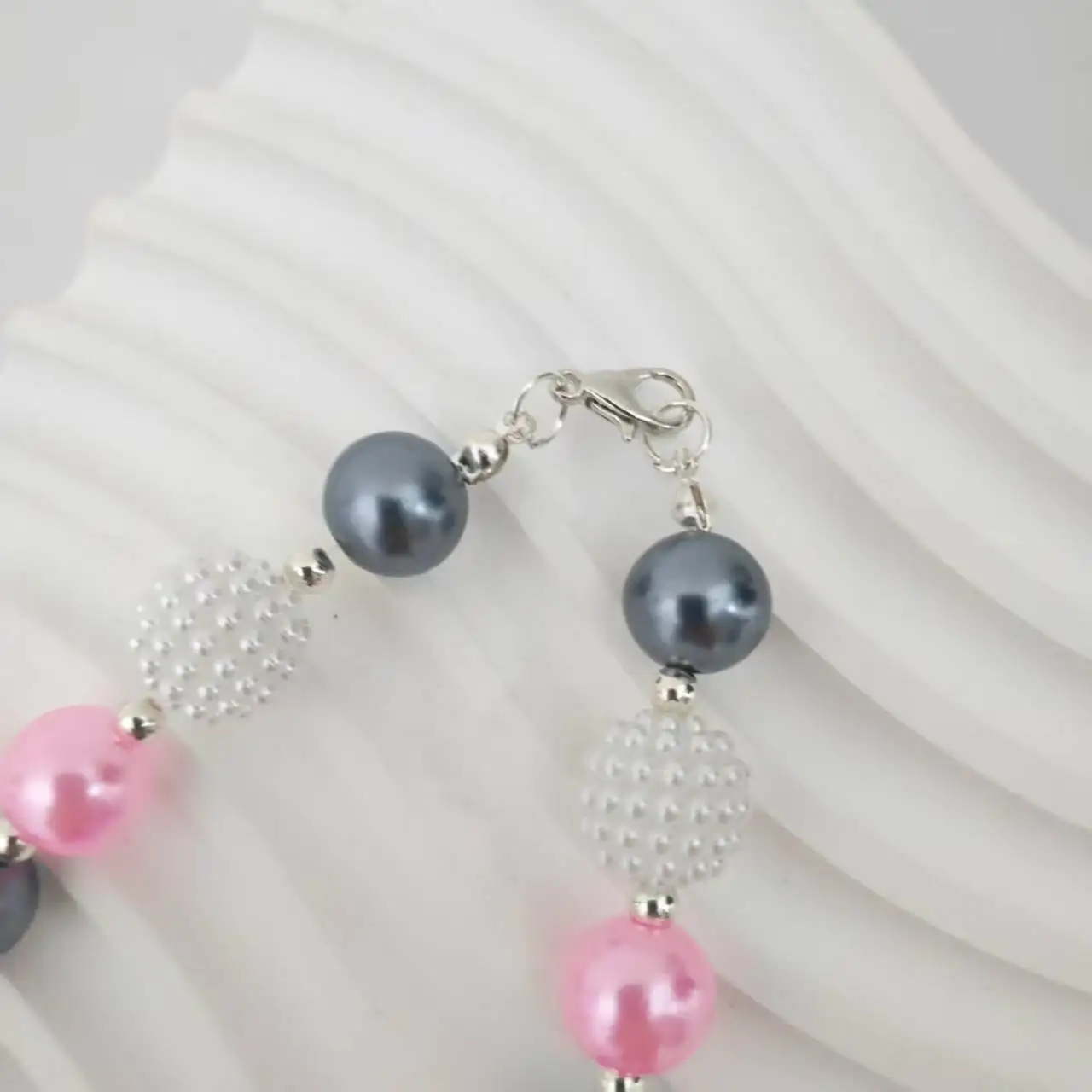 Swwet meninas feriado artesanal colar bebê menina bonito branco cinza pérolas colar jóias para o natal