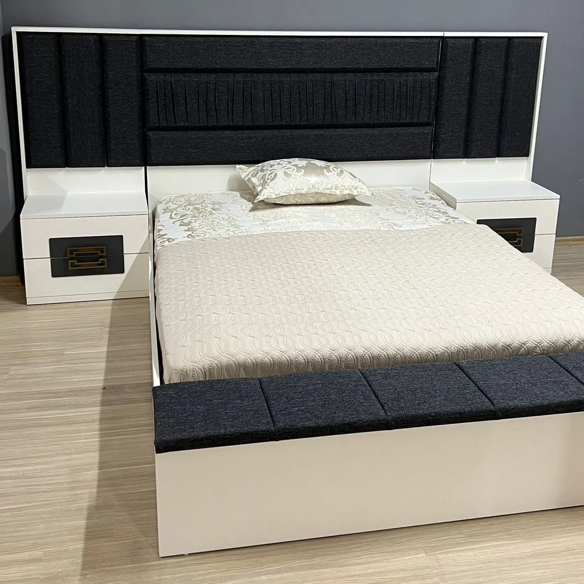 

*、Modern Comfortable Non-Foldable Bedroom Sets Hot Seller Solid Birch Wood