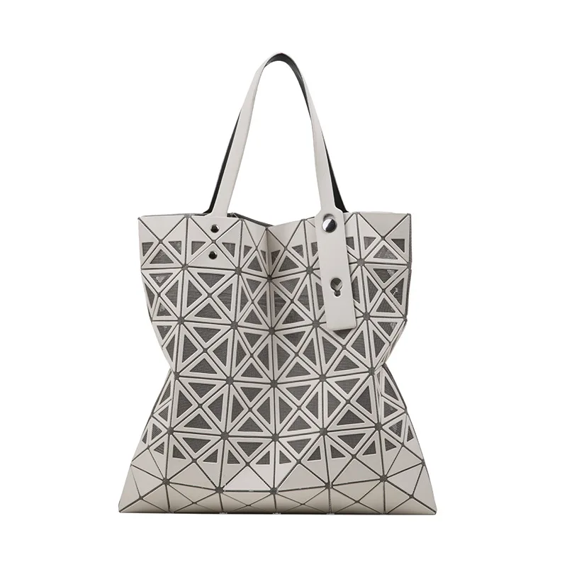 2025 تصميم الأزياء الجوف خارج تقسم هندسية حقائب اليد النسائية الفاخرة لامعة المعين كبير حمل حقيبة السفر عطلة حقيبة شاطئية