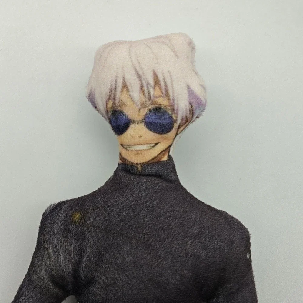 Llavero de peluche de algodón de anime Gojo Satoru Itadori Yuji para cosplay, figura esbelta y flexible, decoración abstracta para habitación