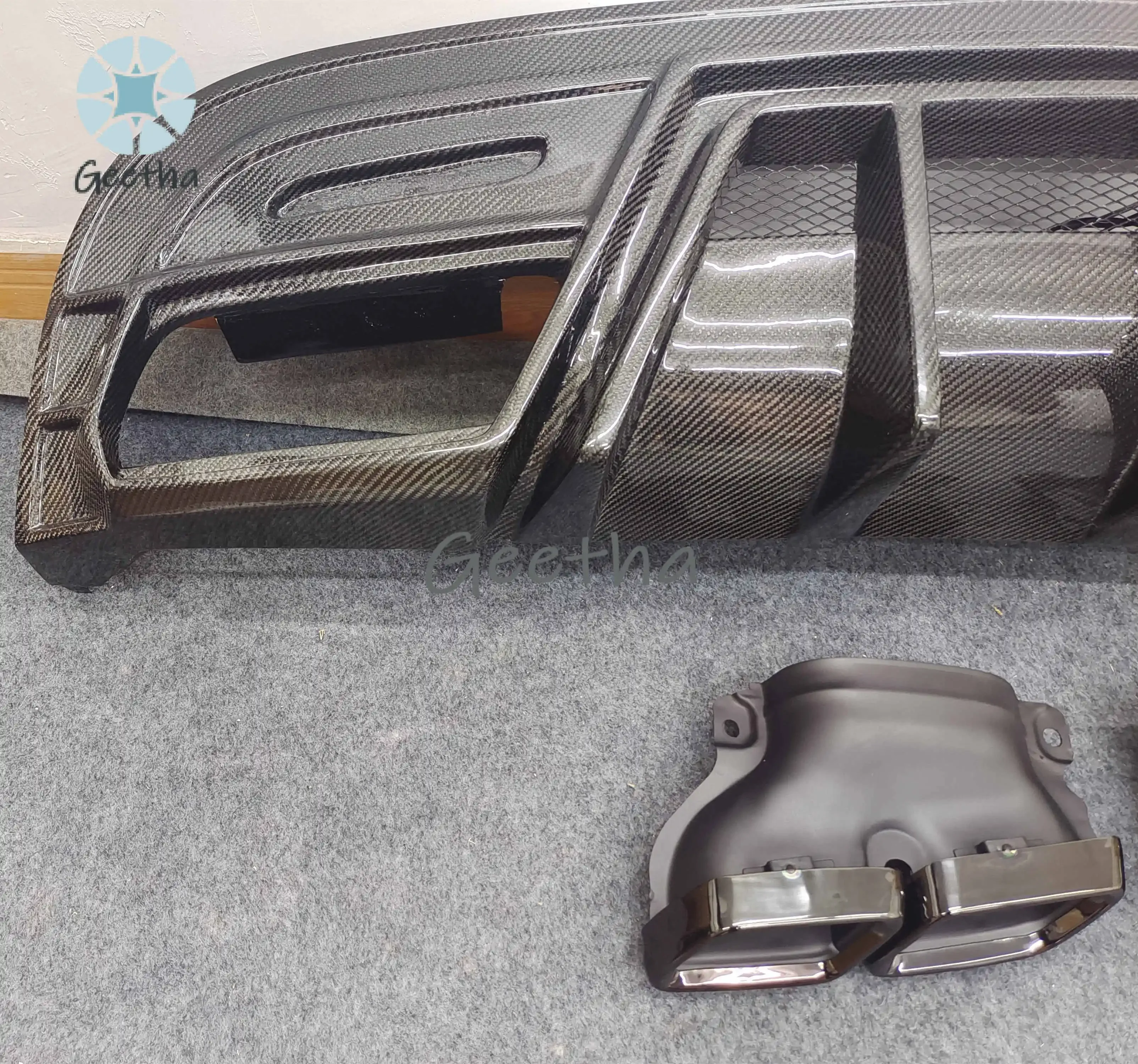 

For LED Car Rear Car Bumpers Suitable For Mercedes Benz GLA45 Carbon Fiber Rear Diffuser