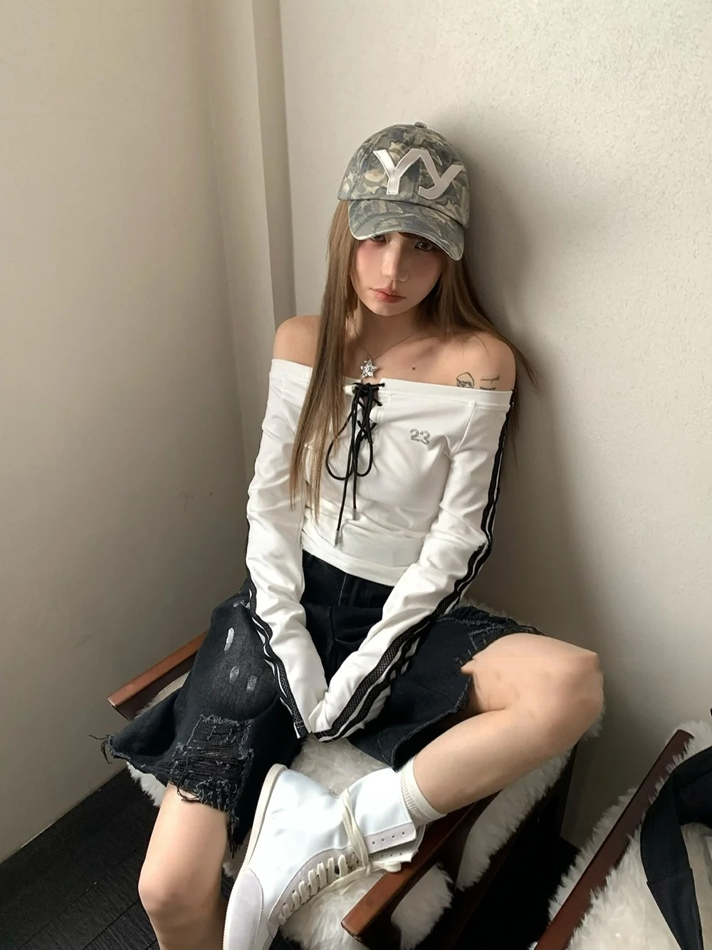 

Женская футболка Slim Fit с длинным рукавом и надписью, весна-лето, новинка, на одно плечо, с поясом, универсальный облегающий топ, модный