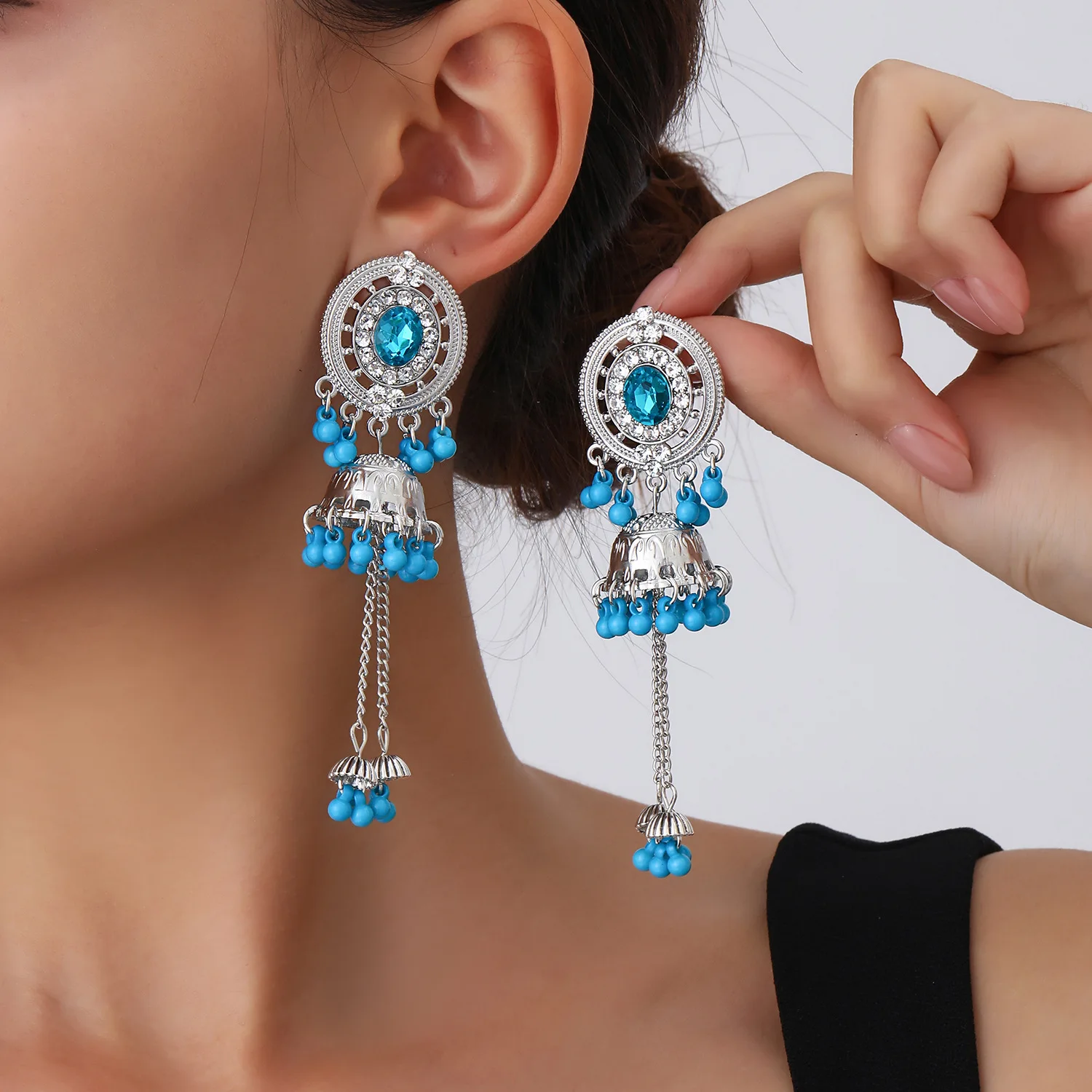 Charm Hollow Round Disk Rhinestone Earrings Exotic Color Bead Wind Chime Tassel Drop Earrings Minimal Light Luxury Ear Ornament