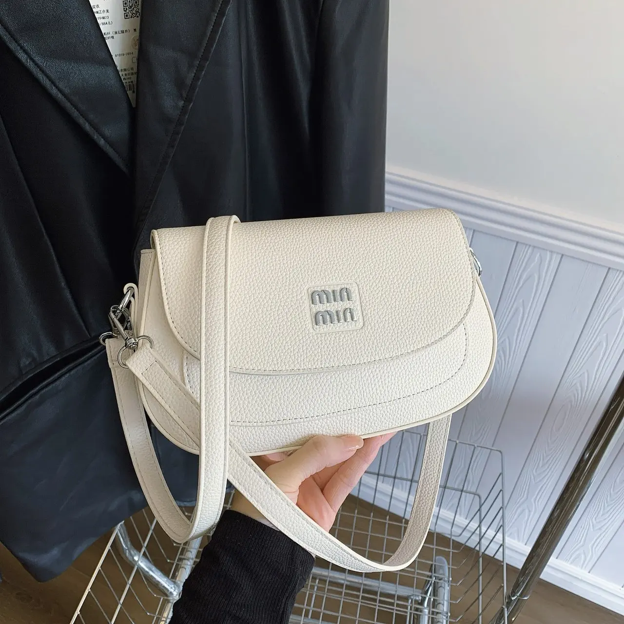 

Минималистичная квадратная сумка через плечо 2024, модная женская сумка через плечо, универсальная и шикарная маленькая сумка для ежедневных поездок на работу