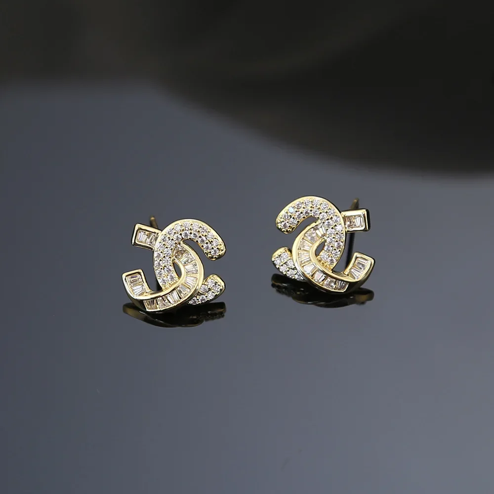 

Double C Xiaoxiangfeng stud earrings high-end sense light luxury versatile earrings women's fashion jewelry